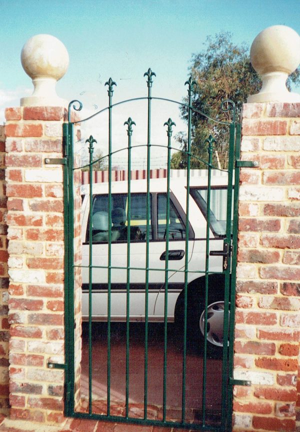Tubular swing gate - Image 12