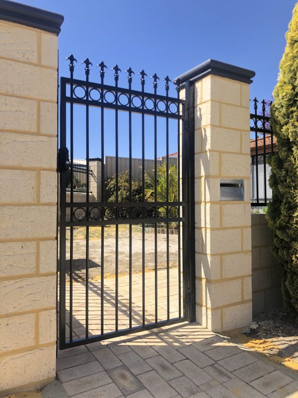 Tubular swing gate - Image 11