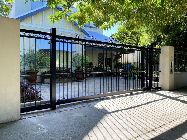 Wrought iron gates - Image 13