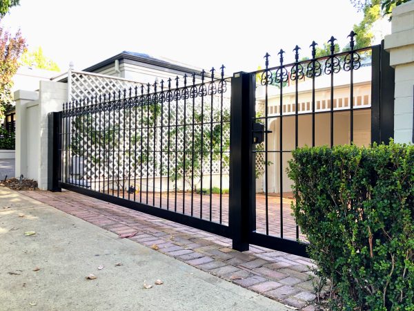 Tubular swing gate - Image 4