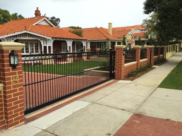 Wrought iron gates - Image 14