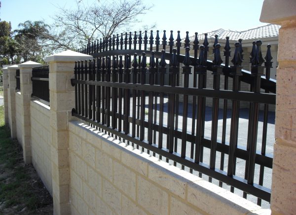 Tubular fence - Image 5