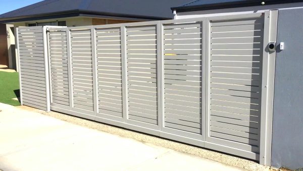 Turning sectional sliding gate