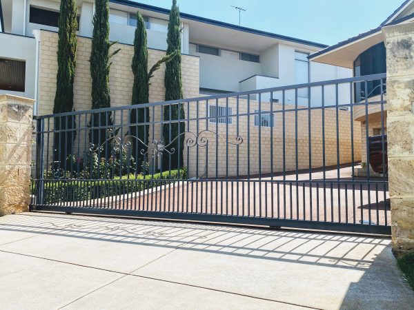 Wrought iron gates - Image 2