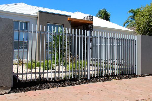 Vertical blade fence