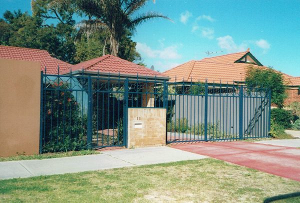 Tubular swing gate - Image 10