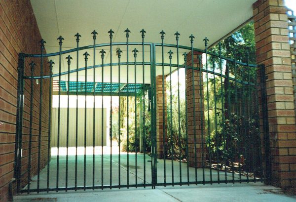Tubular swing gate - Image 8