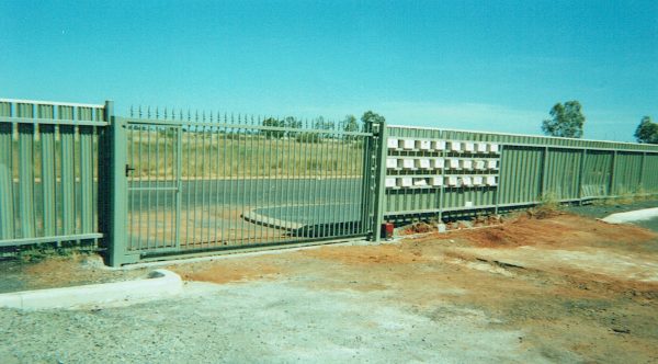 Tubular swing gate - Image 9