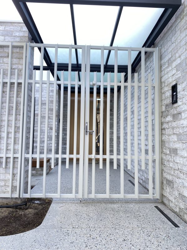 Pedestrian gates (Old) - Image 9